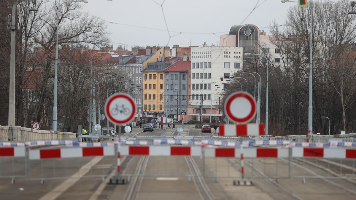 Odborníci doporučili zbořit uzavřenou část pražského Libeňského mostu